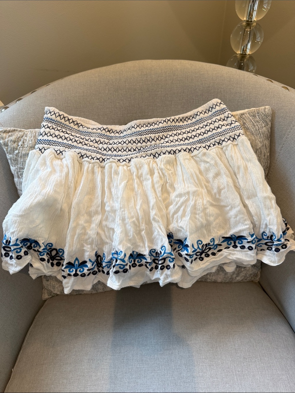 SURF GYPSY (medium) White Tiered Embroidered w blue elastic waist Mini Skirt